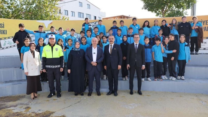 DARICALI ÇOCUKLARA TRAFİK BİLİNCİ AŞILANIYOR